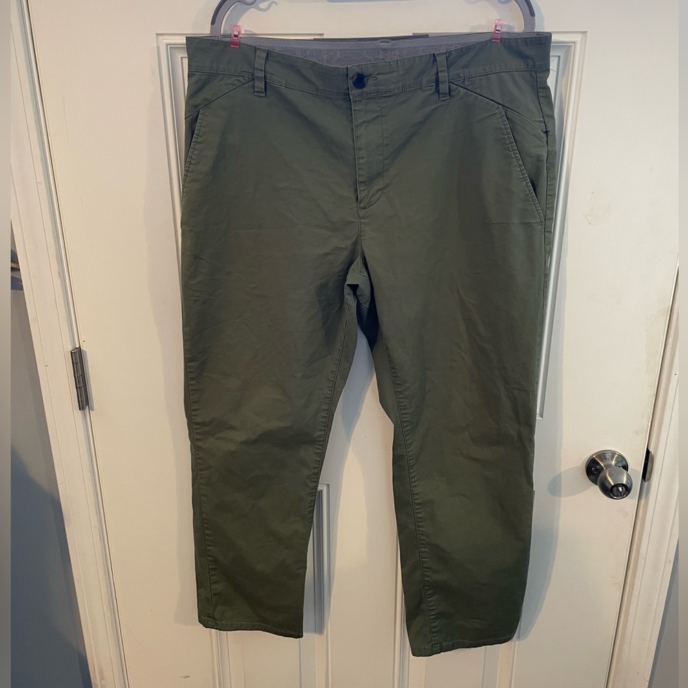 LLBean Women’s olive green Pants 37x29 with stretch band waist